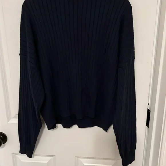 Brand new with tags!! Hollister navy blue cable knit sweater - Picture 5 of 5